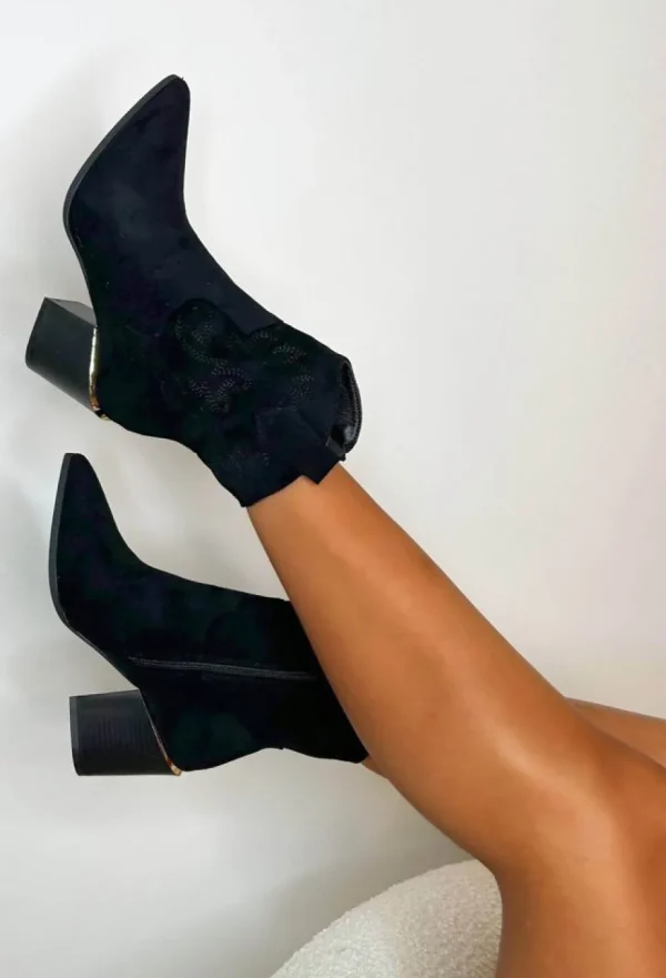 Women IDEAL SHOES Boots<Bring It Down Black Faux Suede Ankle Boot